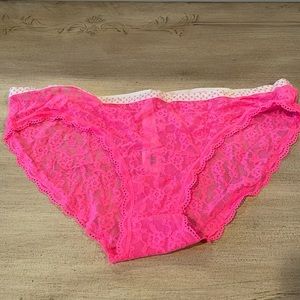 NWT Victoria’s Secret Lace Bikini